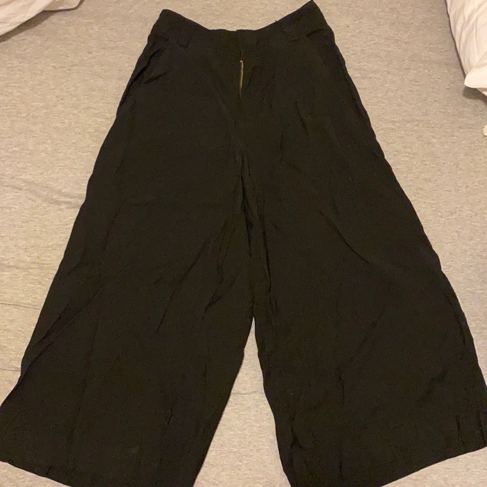 Guess black cropped wide leg pants (culottes)